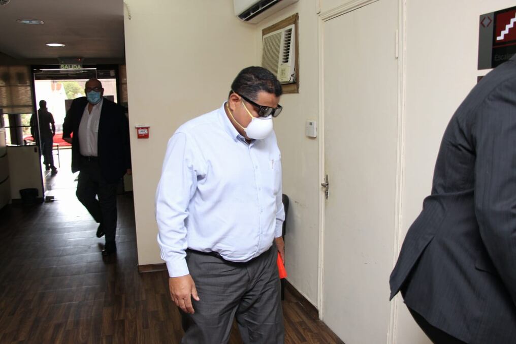 El imputado Fernando Gallardo ingresando a la Fiscalía para su declaración indagatoria.