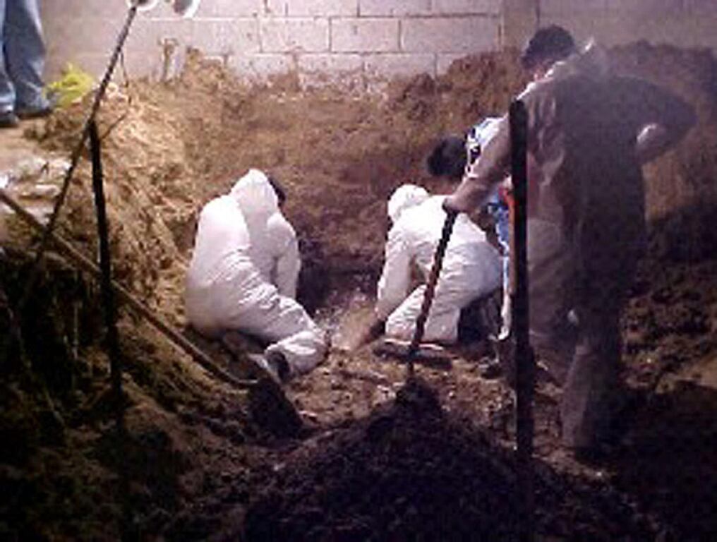 El personal de socorro encontró dos cadáveres completos en estado de descomposición y cuatro desmembrados, a su entrada a la cueva. Foto: Ilustrativa.