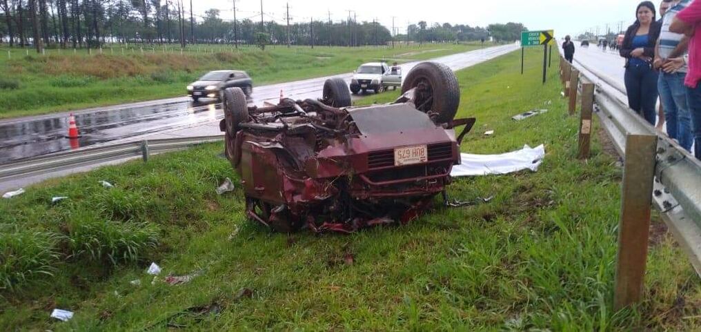 El percance se registró alrededor de las 6:00 en el kilómetro 224 de la citada carretera y fue protagonizado por una camioneta de la marca Foton, modelo Tunland, color bordo, con chapa N° BUH 675.  Foto: Gentileza.