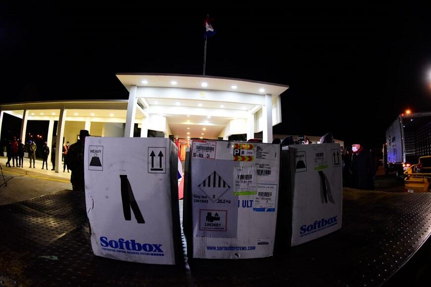 Esta entrega de 22.230 dosis corresponde a la quinta del millón de dosis compradas por el Estado paraguayo. Foto: Gentileza.