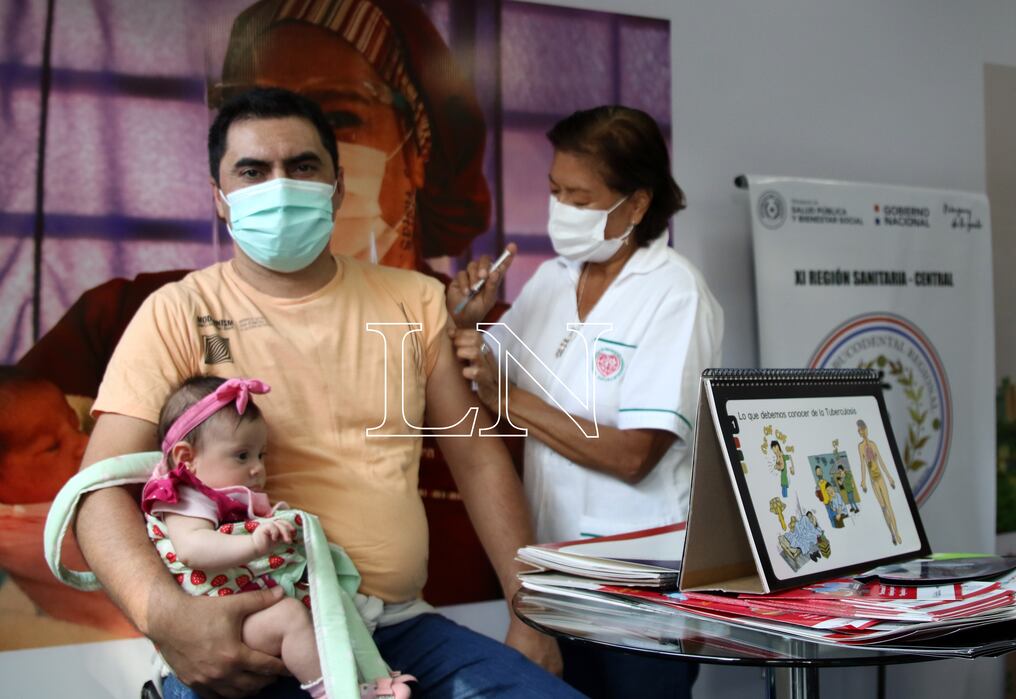 El Ministerio de Salud dispone de todos los biológicos para que las personas completen su esquema de vacunación del Programa Ampliado de Inmunizaciones (PAI). Foto: Jorge Jara.