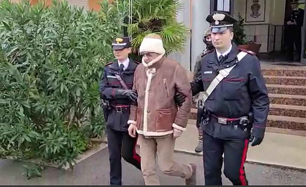 El siciliano Matteo Messina Denaro, prófugo desde hacía 30 años y conocido por ser un padrino sanguinario, fue detenido en Palermo, al sur del país. Foto: AFP.