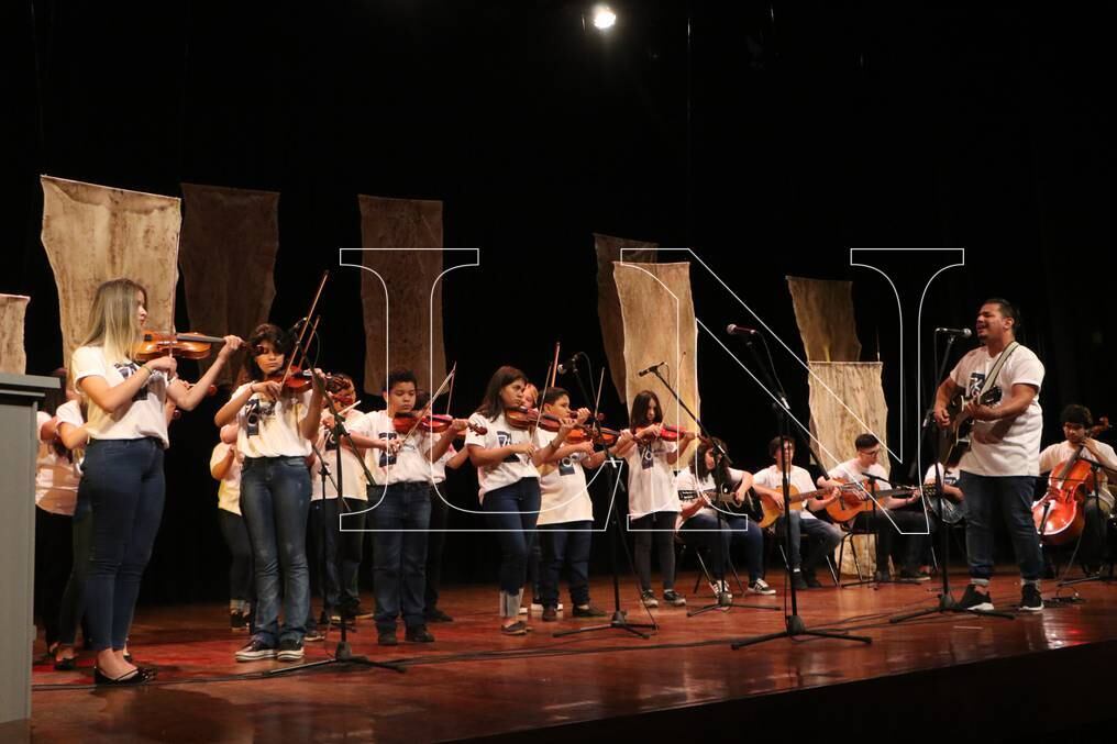 En el marco de la celebración del 76º aniversario de la Organización de las Naciones Unidas, el sábado último se realizó un concierto a cargo de los jóvenes de la Escuela Melodías de la Chacarita, en el Centro Cultural Paraguayo-Japonés. Foto: Cristóbal Núñez.