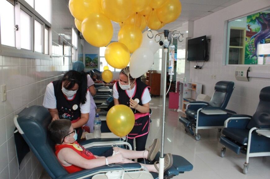 Este nuevo procedimiento para ayudar a un pequeño con aplasia medular fue realizado el pasado lunes 15 de febrero, gracias a la donación de su hermana de tan solo 4 años, quien se convierte en la heroína de su hermano. Foto: Gentileza.