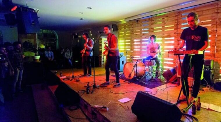 Afirmó que lo ideal es que se adecue la configuración del grupo musical a formato acústico, simplificado. “Asegurar el distanciamiento físico con respecto a los asistentes. No hablamos de conciertos con gente parada y aglomerada”, recalcó el viceministro Juan Carlos Portillo. Foto: Archivo.