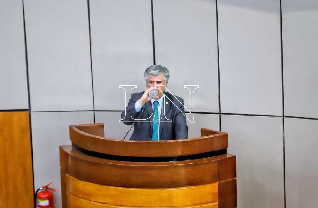 Las declaraciones del ministro del Interior, Arnaldo Giuzzio, ante la Comisión Permanente del Congreso Nacional siguen dando de qué hablar y evidencian su ignorancia sobre las consecuencias que pueda acarrear al desarrollo económico del país. Foto: Christian Meza.