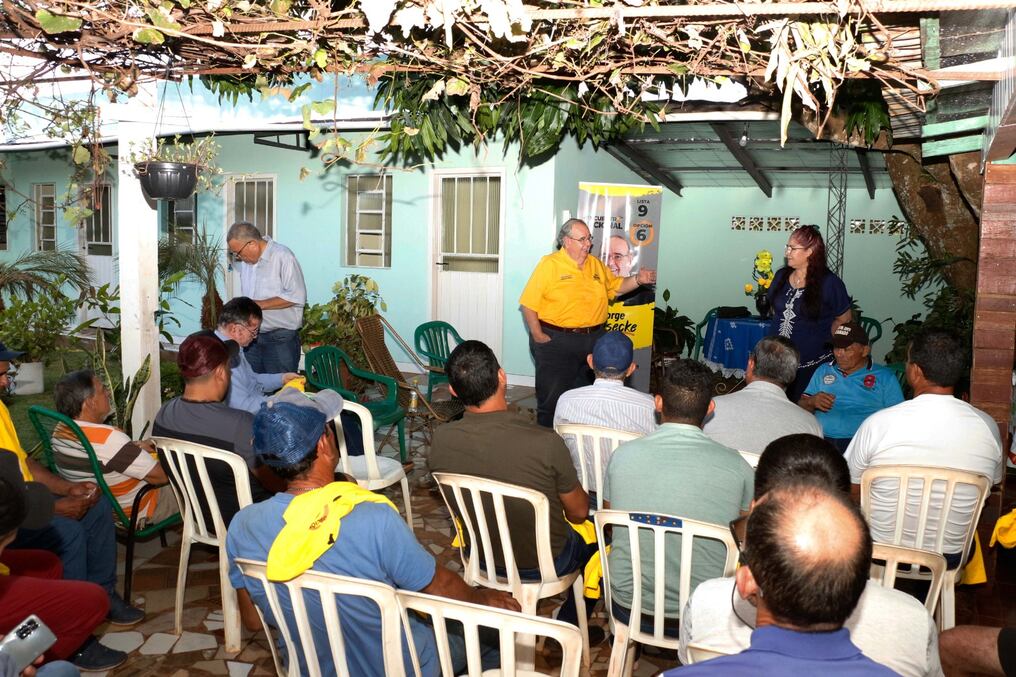 El candidato se reunió con productores en San Alfredo, distrito de Naranjal, departamento de Alto Paraná, donde realizó esta manifestación. Foto: Gentileza.