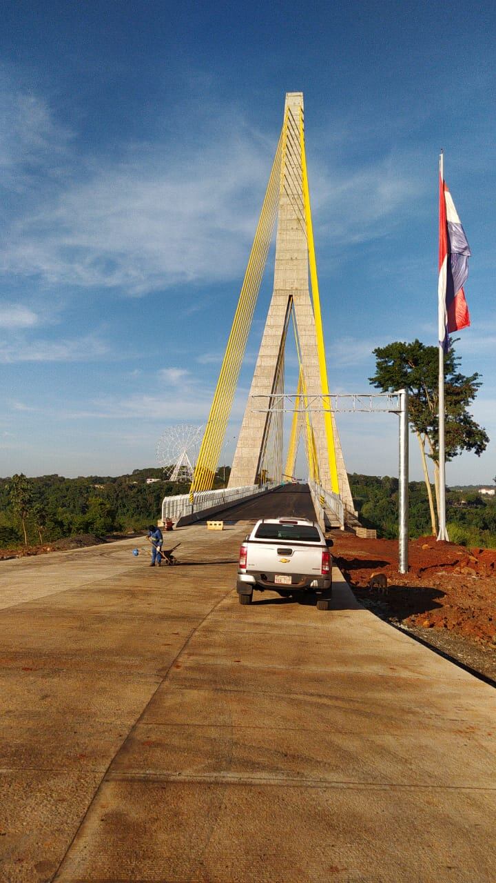 El pavimento desde el puente de la Integración hasta la Avda. Bernardino Caballero está concluido. En esta parte, el lado paraguayo está adelantado porque en Foz aún no se hizo. Foto: Gentileza 