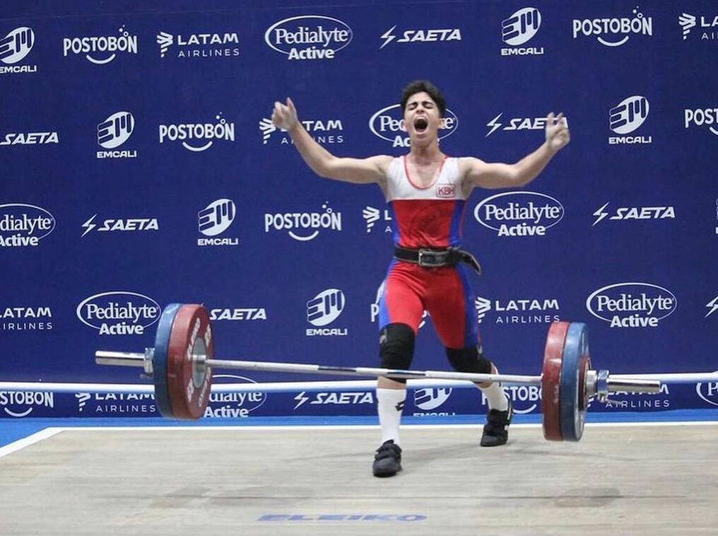El atleta paraguayo Kyle Andrew Bogado Hamilton se desempeña en la modalidad de levantamiento de pesas. Foto: Gentileza.