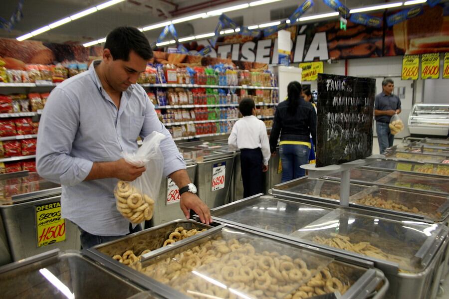 En el Senado aprobaron el proyecto que amplía la posibilidad de deducción del IVA por servicios personales, estableciendo que en el caso de alimentos se podrá realizar hasta el 30%. Foto: Archivo. 