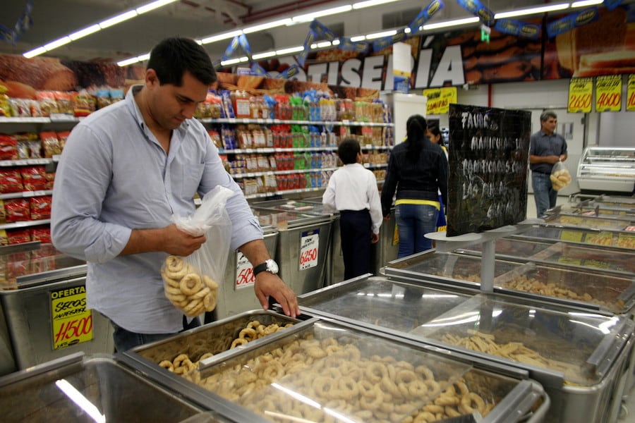 En el Senado aprobaron el proyecto que amplía la posibilidad de deducción del IVA por servicios personales, estableciendo que en el caso de alimentos se podrá realizar hasta el 30%. Foto: Archivo.