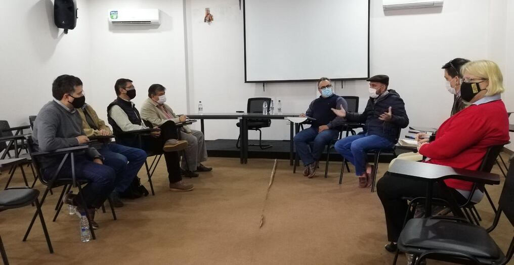 Con el fin de agilizar la expedición de las licencias ambientales para los planes de impacto ambiental, el Mades y la Federación Paraguaya de Madereros iniciaron reuniones entre autoridades de ambas instituciones. Foto: Gentileza.