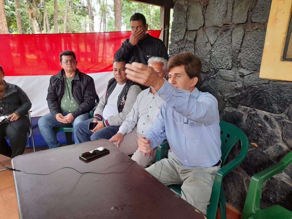 El Sitramucde anunció su apoyo a Ulises Quintana sosteniendo que es el único con propuestas para los funcionarios de la municipalidad de CDE. Foto: Dolly Galeano.
