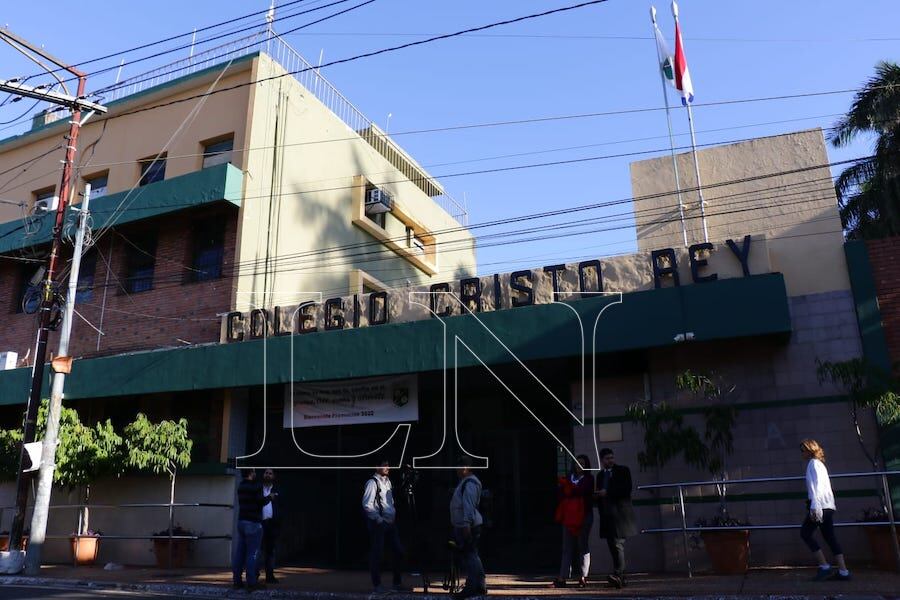 Las clases en el Cristo Rey fueron suspendidas en todos los niveles del turno tarde ante una amenaza recibida mediante una nota encontrada en una carpeta, pero el caso no pasó a mayores. Foto: Jorge Jara.