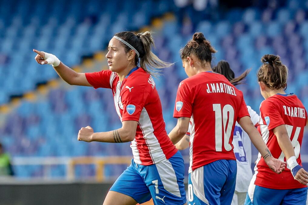 Fabiola Sandoval marcó el tercer gol en la victoria 3-2 sobre Chile. (foto: @ALBIRROJA)