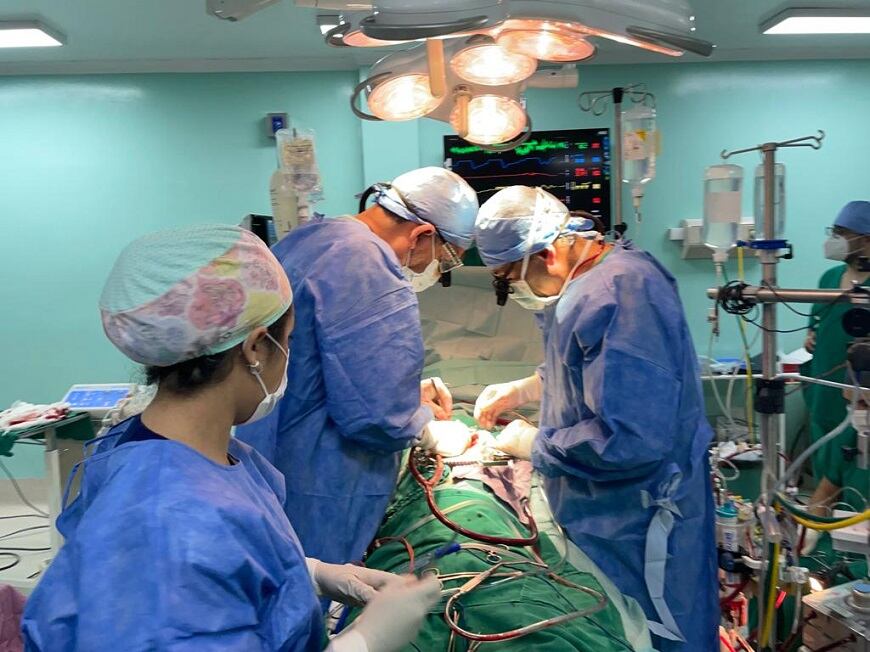 El procedimiento se llevó a cabo en el Hospital General Pediátrico “Niños de Acosta Ñu” y se trata del cuarto trasplante cardiaco realizado desde el inicio de la pandemia del COVID-19. Foto: Gentileza.