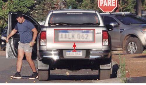 El agente especial Carlos Chamorro Portillo en 7 años se hizo “mago de las finanzas”. Aquí descendiendo de su camioneta de US$ 65 mil frente al SIU.