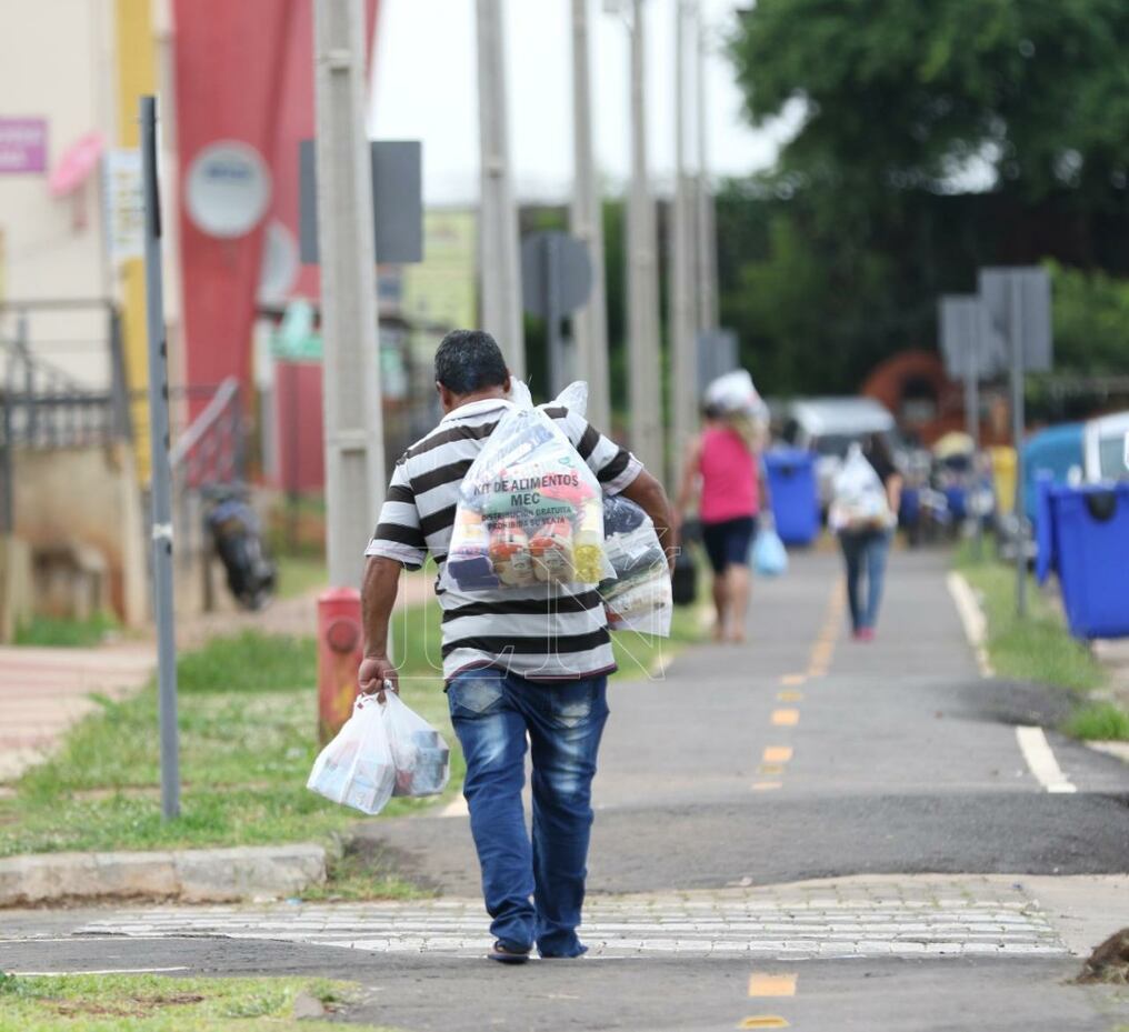 “Mi almuerzo escolar en familia” se distribuyó en principio en 48 instituciones educativas de Asunción. Foto: Nadia Monges.