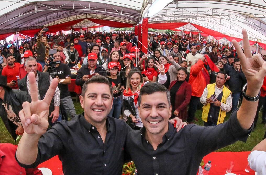 El senador Silvio Ovelar destacó que el país tiene el privilegio de contar con el candidato de mayor capacidad y honestidad para gobernar el país en los tiempos de la pospandemia del COVID-19, en alusión a Santiago Peña. Foto: Jorge Romero.