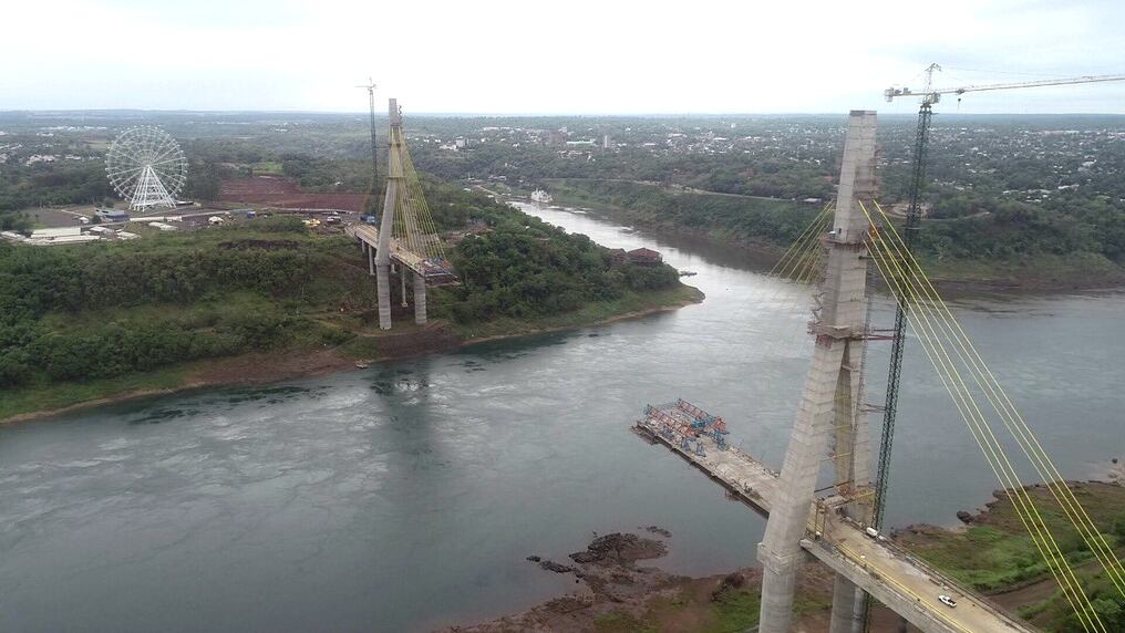 Un grupo de 19 personas afectadas en sus propiedades fueron indemnizadas por la ampliación de la avenida en construcción que lleva al nuevo puente con Brasil. Foto: Gentileza.