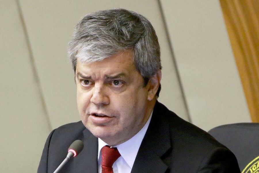 El senador oficialista, Enrique Bacchetta, confirmó que su bancada no le dará el respaldo a Enrique Riera para su designación como embajador ante la OEA, pese a que fue un pedido directo del propio presidente de la República. Foto: Archivo.