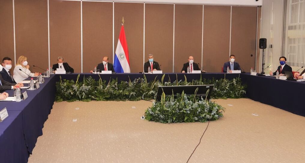La apertura de las reuniones con miembros del Gafilat, a inicios de este mes, estuvo encabezada por el presidente Mario Abdo. Foto: Gentileza.