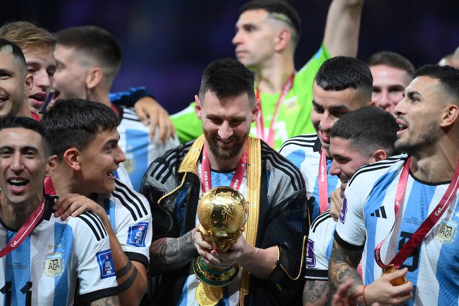 Un docente cordobés de 30 años escribió la letra de la canción que se volvió el himno de los hinchas albicelestes y en la favorita de Lionel Messi. Foto: AFP.