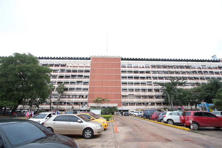 Critican que ni siquiera hay algodón en el Hospital Central y que deben hacerse cargo de las compras. Por su parte, médicos de la previsional reconocen la escasez y sostienen que se da por falta de provisión, la sobrecarga de pacientes internados y la alta demanda a nivel local. Foto: Archivo.