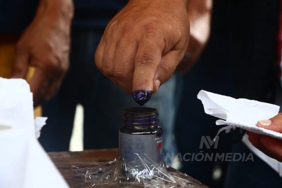 Los ciudadanos en estado etílico que ingresen a los locales de votación en las próximas elecciones generales previstas para el 30 de abril se expondrán a una imputación por alterar el desarrollo normal del sufragio. Foto: Archivo.