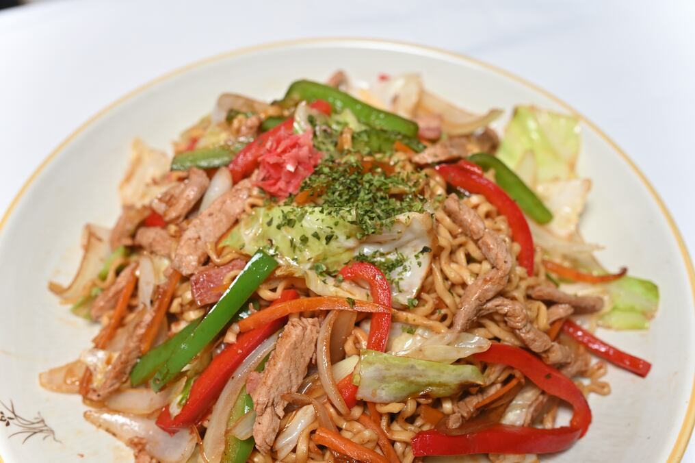 Yakisoba: prepará estos fideos fritos en casa