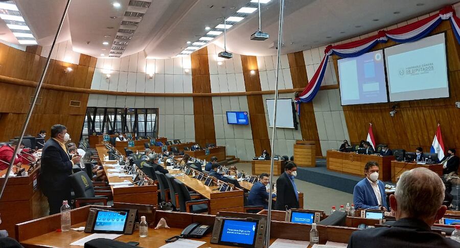 La propuesta aprobada en el Senado fue elaborada ante el pleno durante la sesión extraordinaria, porque el Poder Ejecutivo envío un proyecto limitado. Foto: Archivo.