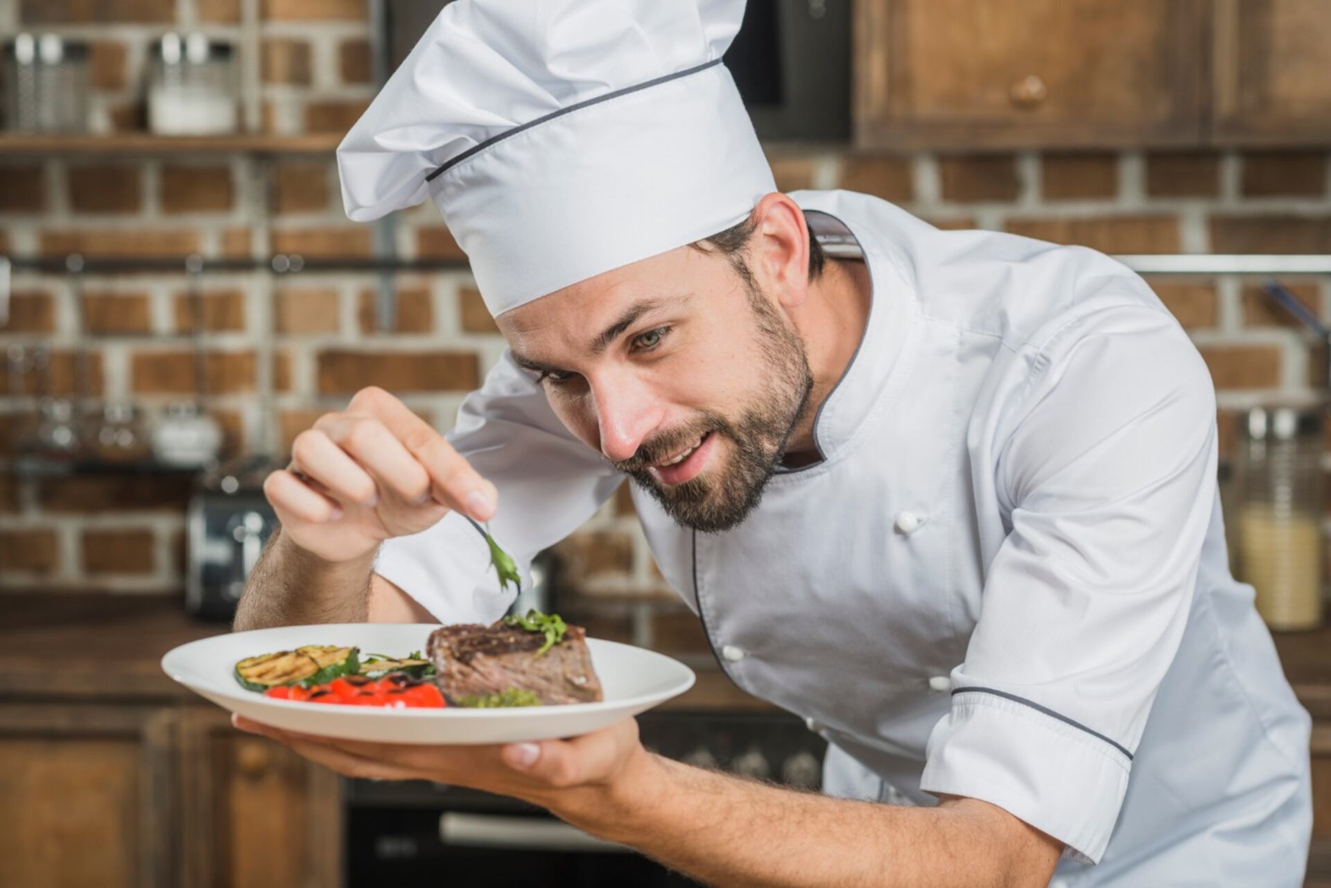 Todos los chefs y cocineros del mundo celebran hoy su día en un contexto atípico, pero con el fervor de seguir deleitando a las personas con sabrosos platos. Foto: Ilustrativa.
