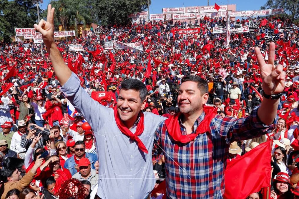 La tendencia favorable hacia los candidatos de Honor Colorado, Santiago Peña y Pedro Alliana, no ha cambiado en las diferentes mediciones realizadas. Foto: Christian Meza.
