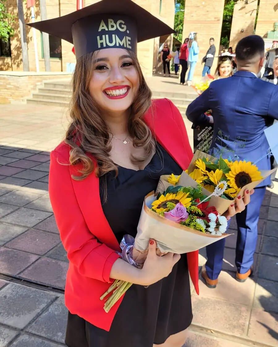 Daisy Hume, la niña que exigía libros al gobierno, se convirtió en abogada por la UNA, anunció que seguirá militando en la política hasta llegar a la Presidencia. Foto: Gentileza.