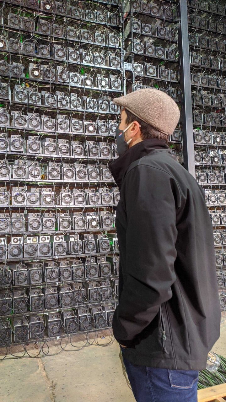 El parlamentario afirmó que el sistema de pago mediante las monedas digitales es seguro y será el futuro para realizar transacciones. Foto: Gentileza.