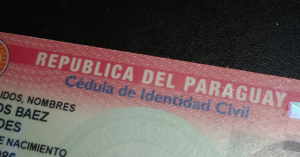 Cuando una mujer casada acude a dicha dependencia para solicitar la renovación de su documento de identidad, sin consulta previa se coloca en el mismo el apellido de su esposo, suprimiendo el apellido materno, explicaron los proyectistas. Foto: Ilustrativa.