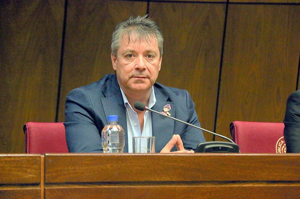 El presidente de la Cámara de Diputados, Carlos María López, convoca a sus pares a una sesión extraordinaria este martes 6 de diciembre a partir de las 8:00, dado que en la fecha no pudieron dar término al orden del día por falta de quórum. Foto: Archivo.