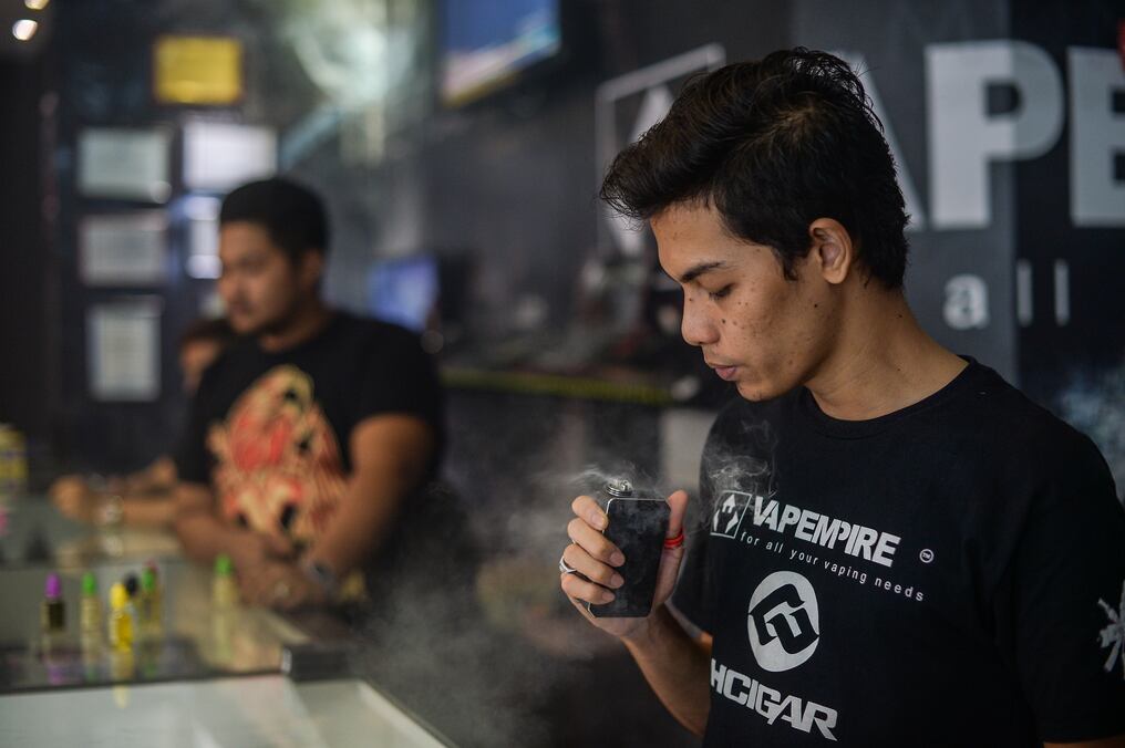 La Dirección Nacional de Vigilancia Sanitaria (Dinavisa) anunció que desde el próximo 11 de agosto ya no se podrá importar los vapeadores sin cumplir con todos los requisitos exigidos. Foto: AFP.