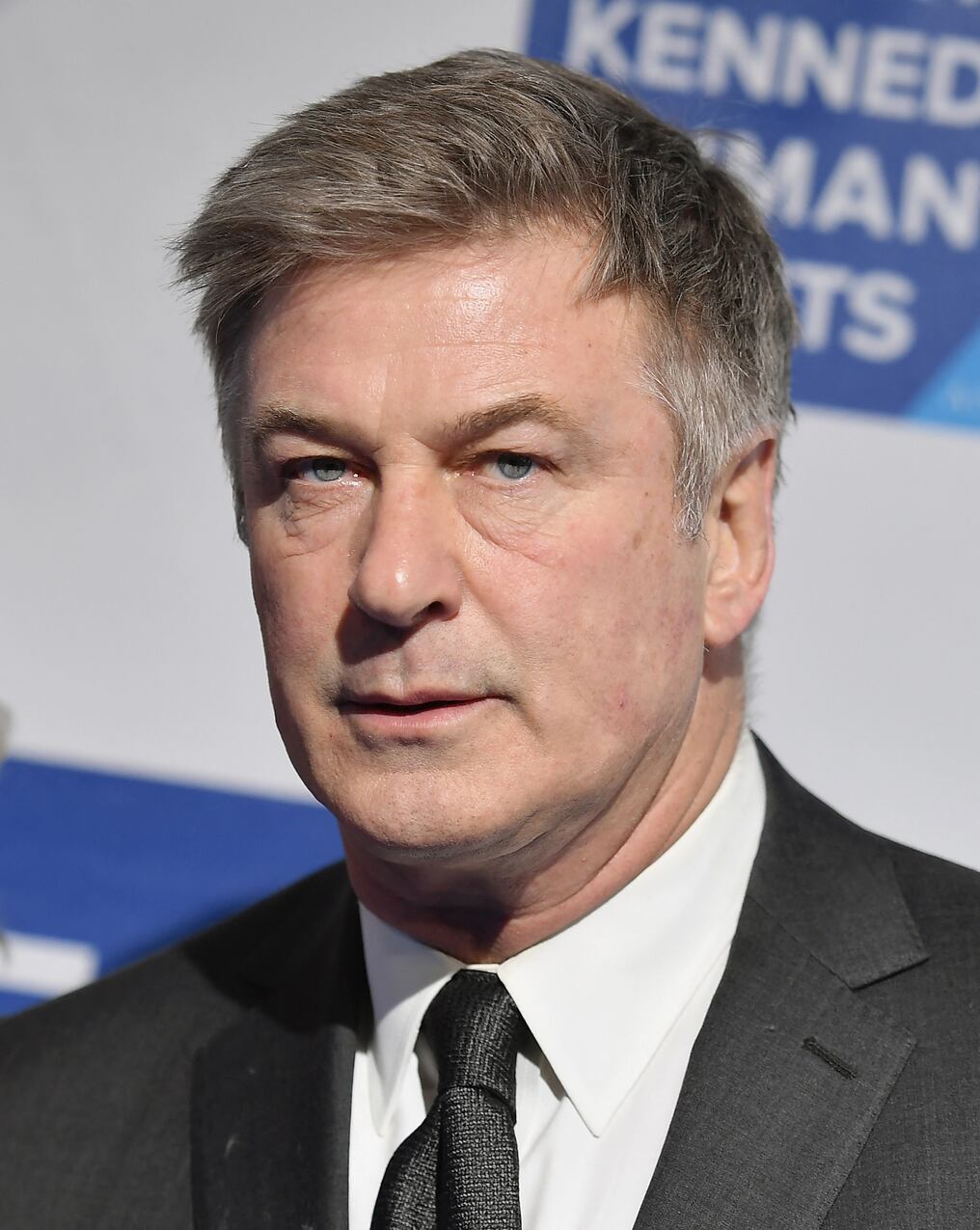 El actor estadounidense disparó una pistola de utilería que mató a una directora de fotografía e hirió al director durante un rodaje en Nuevo México. Foto: AFP.