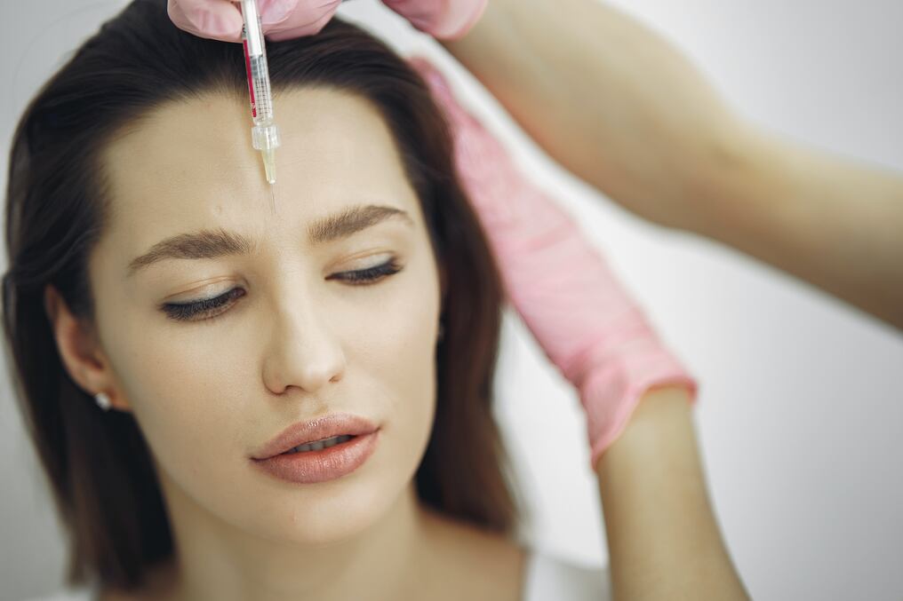 Estos encuentros son cada vez más populares y preocupa a los profesionales de la salud, ya que implican un gran riesgo por la falta de salubridad y conocimiento en la aplicación de bótox. Foto: Ilustrativa
