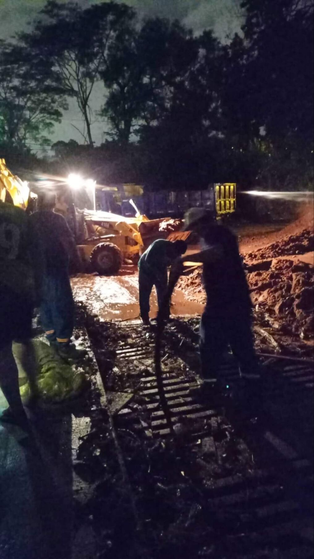 Tormenta causó estragos y dejó casi 100 calles afectadas, además de muchas familias perjudicadas. Lugareños fueron asistidos tras haber perdido casi todo. Foto: Gentileza.