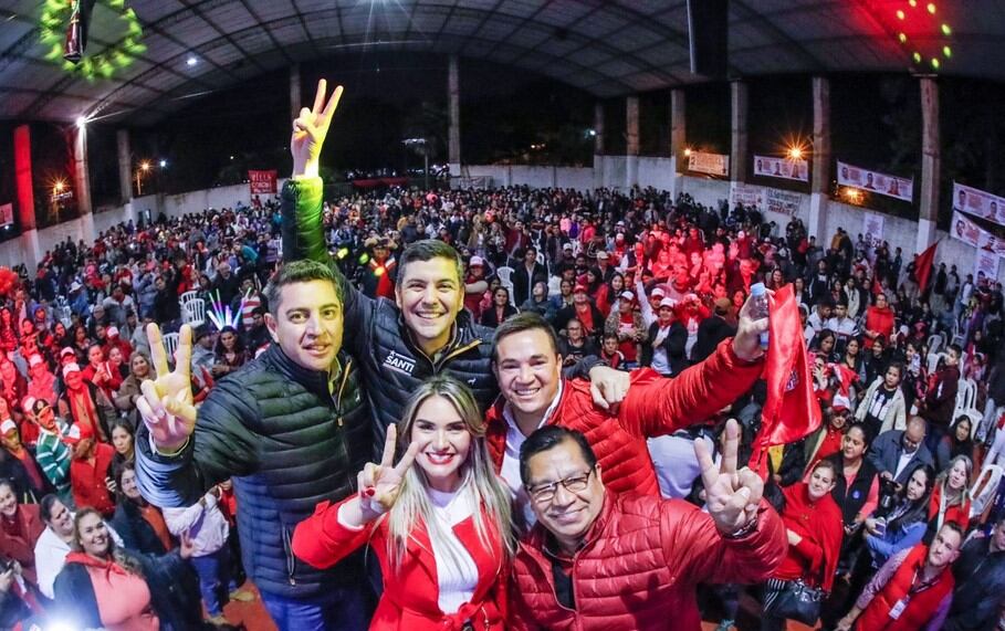 La fresca noche de ayer no impidió que el acto convoque a una multitud en la ciudad de Limpio. Foto: Gentileza.