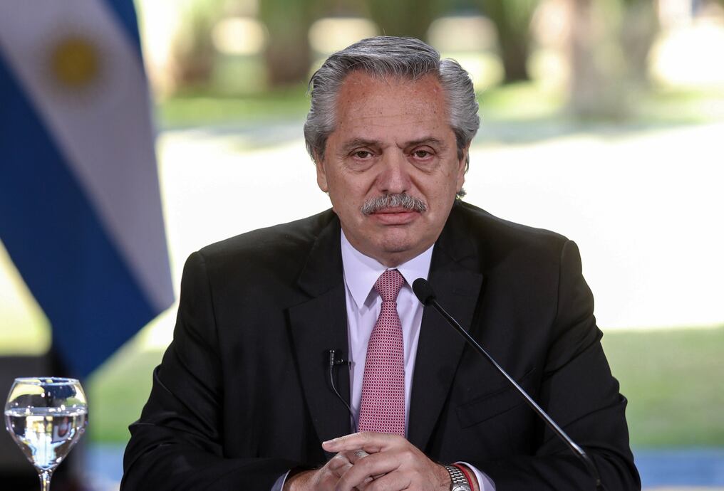 Fernández realizó estas declaraciones al término de un viaje oficial a Francia, donde se reunió con su homólogo francés y expuso su visión sobre la guerra en Ucrania en el marco del Foro de París sobre la Paz. Foto: AFP.