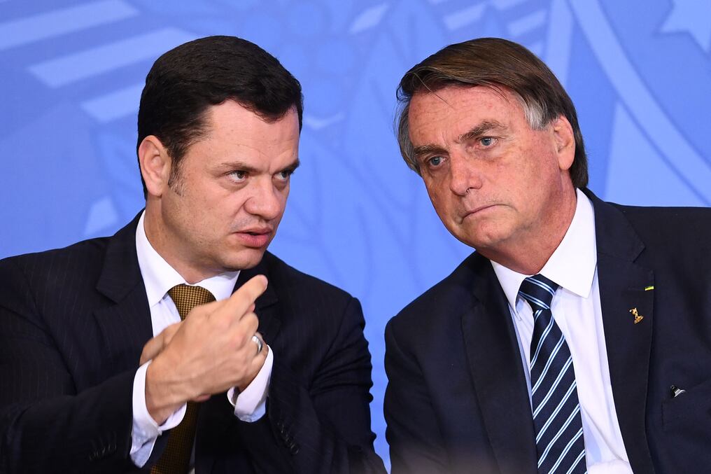 Anderson Torres, exministro de Justicia, fungía como secretario de Seguridad de la capital cuando miles de simpatizantes del líder ultraderechista arrasaron las sedes de los poderes públicos el día que el izquierdista Luiz Inácio Lula da Silva cumplía una semana en la Presidencia. Foto: AFP.