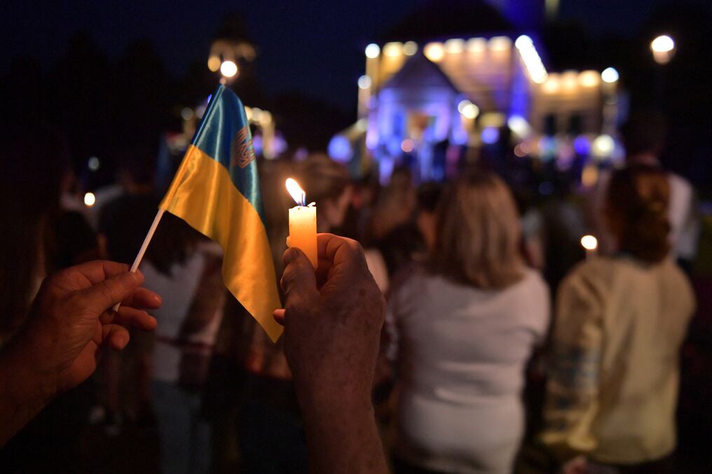 Una protesta contra la guerra de la comunidad ucraniana en el Monumento a Ucrania en Curitiba, en Brasil. Foto: AFP.