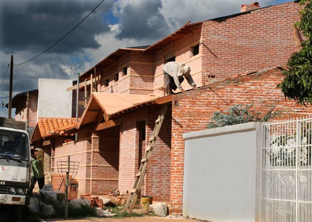 Los ajustes se realizaron en respuesta al aumento del costo de fondeo (tasas de interés) a nivel mundial, explicaron. Foto: Archivo.