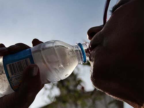 Recuerdan que es importante hidratarse como una de las medidas para evitar el golpe de calor. Foto: Gentileza.