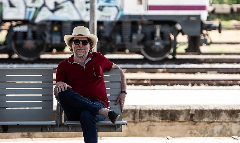 El músico español protagoniza “Sintiéndolo mucho”, película dirigida por el cineasta español Fernando León de Aranoa. Foto: Instagram.