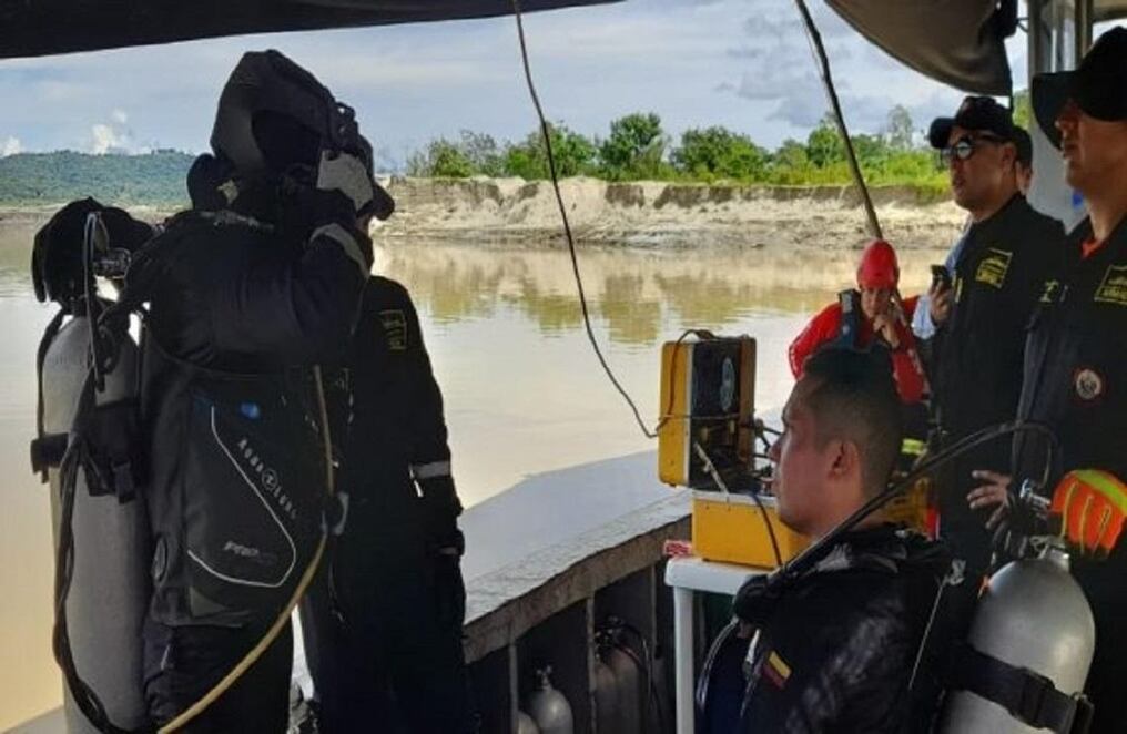 Militares buscan a los desaparecidos tras la explosión de una mina en Colombia. Foto: Europa Press.