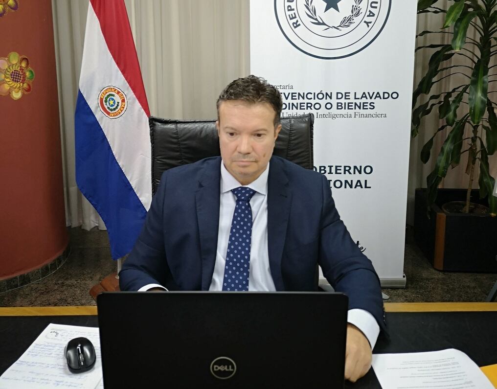 El ministro Carlos Arregui informó que se encuentra trabajando en la elaboración del descargo al documento de 472 páginas que tiene que ser respondido antes del 26 de noviembre. Foto: Gentileza.